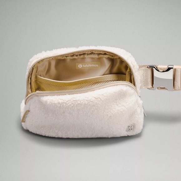 NWT Lululemon Everywhere Fleece Belt Bag WHITE - Picture 2 of 8